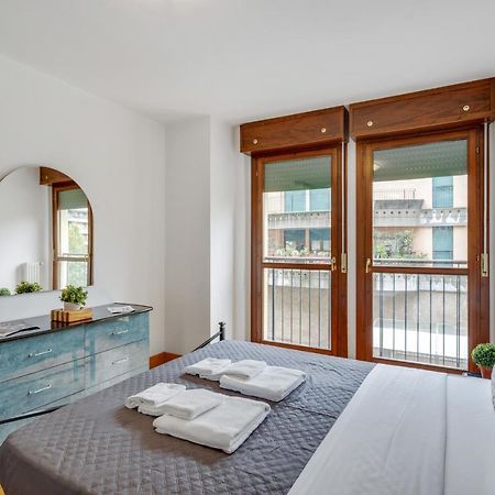 Il Broletto Apartment - Affitti Brevi Italia Леко Екстериор снимка