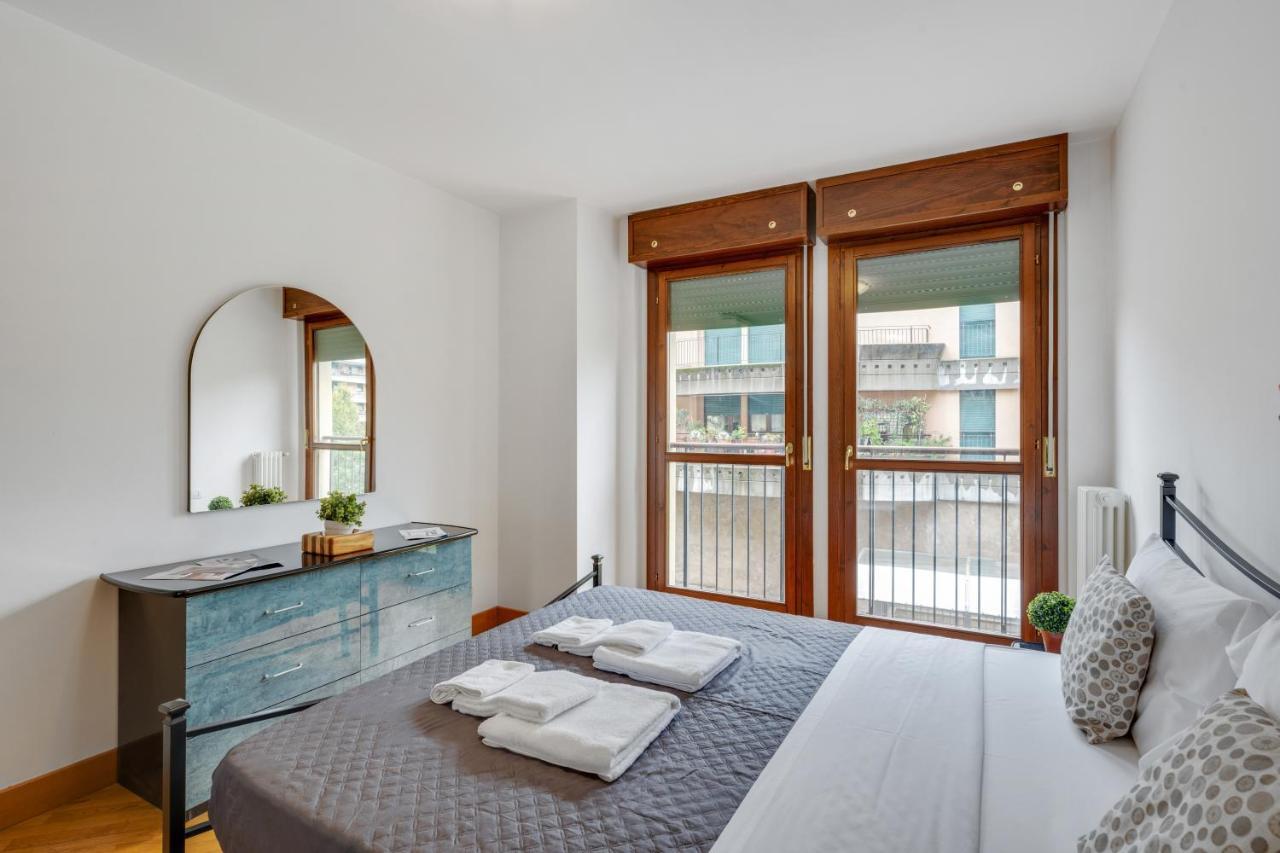 Il Broletto Apartment - Affitti Brevi Italia Леко Екстериор снимка