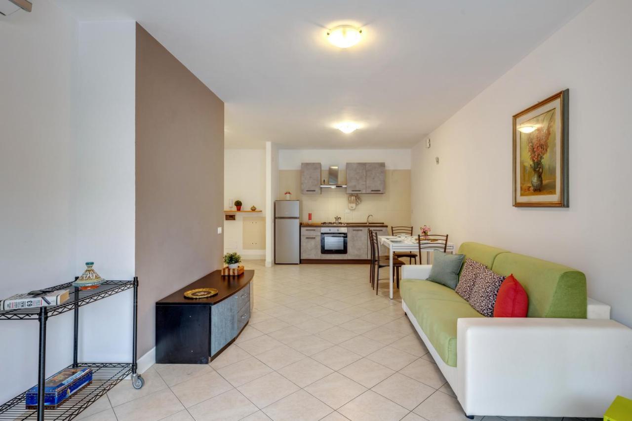 Il Broletto Apartment - Affitti Brevi Italia Леко Екстериор снимка