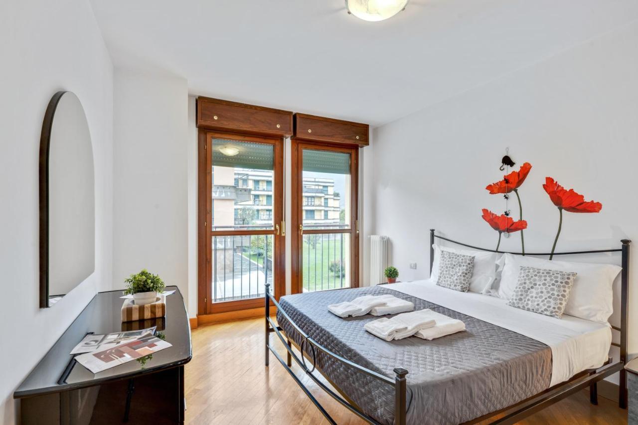 Il Broletto Apartment - Affitti Brevi Italia Леко Екстериор снимка