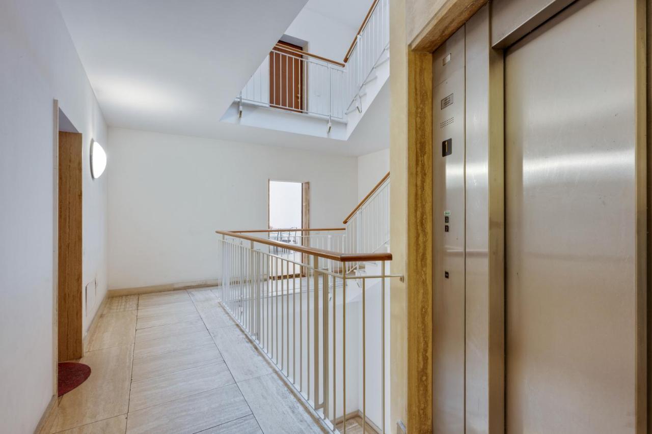 Il Broletto Apartment - Affitti Brevi Italia Леко Екстериор снимка
