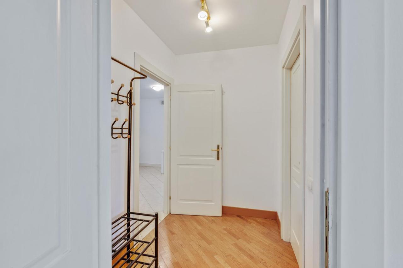Il Broletto Apartment - Affitti Brevi Italia Леко Екстериор снимка